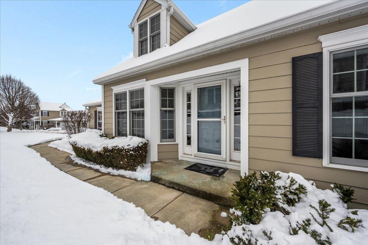 231 Sedgewick Cir., St. Charles, IL 60174