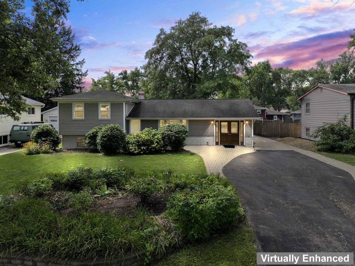 22W351 Birchwood Dr., Glen Ellyn, IL 60137