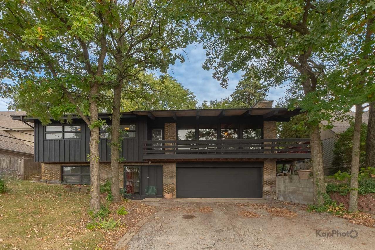 5810 W 97th St., Oak Lawn, IL 60453