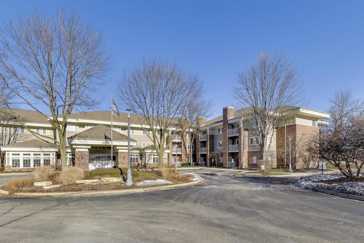 605 Barrington Ave. #140, East Dundee, IL 60118