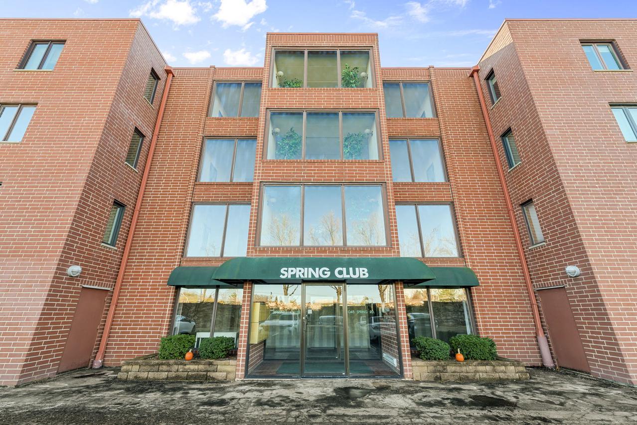 1S045 Spring Rd. #1D, Oakbrook Terrace, IL 60181