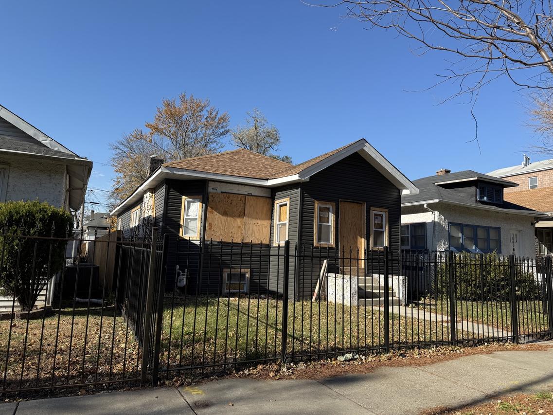 7618 S Yates Blvd., Chicago, IL 60649