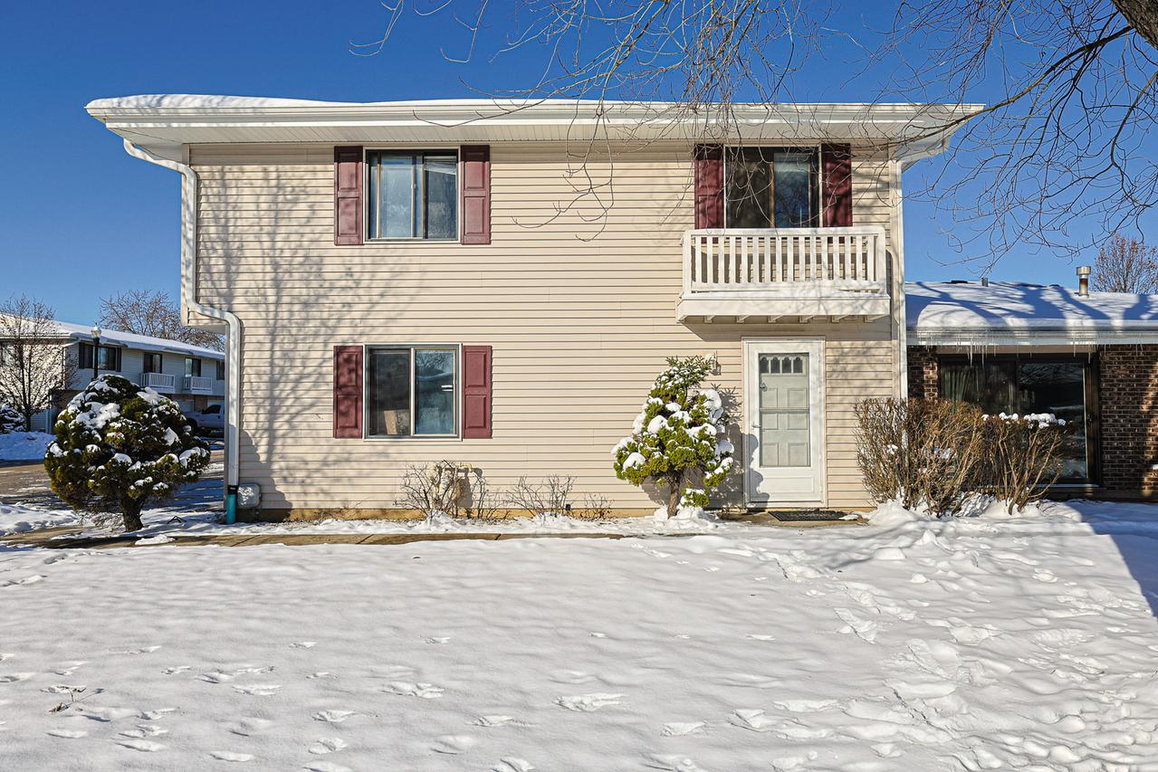 107 Tonset Ct., Schaumburg, IL 60193