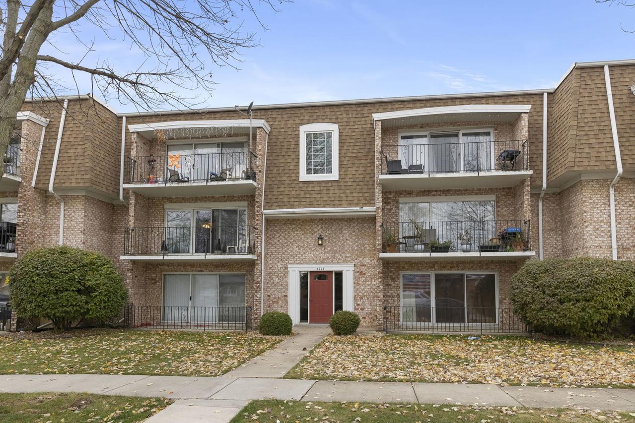 8704 Mobile Ave. #2C, Oak Lawn, IL 60453