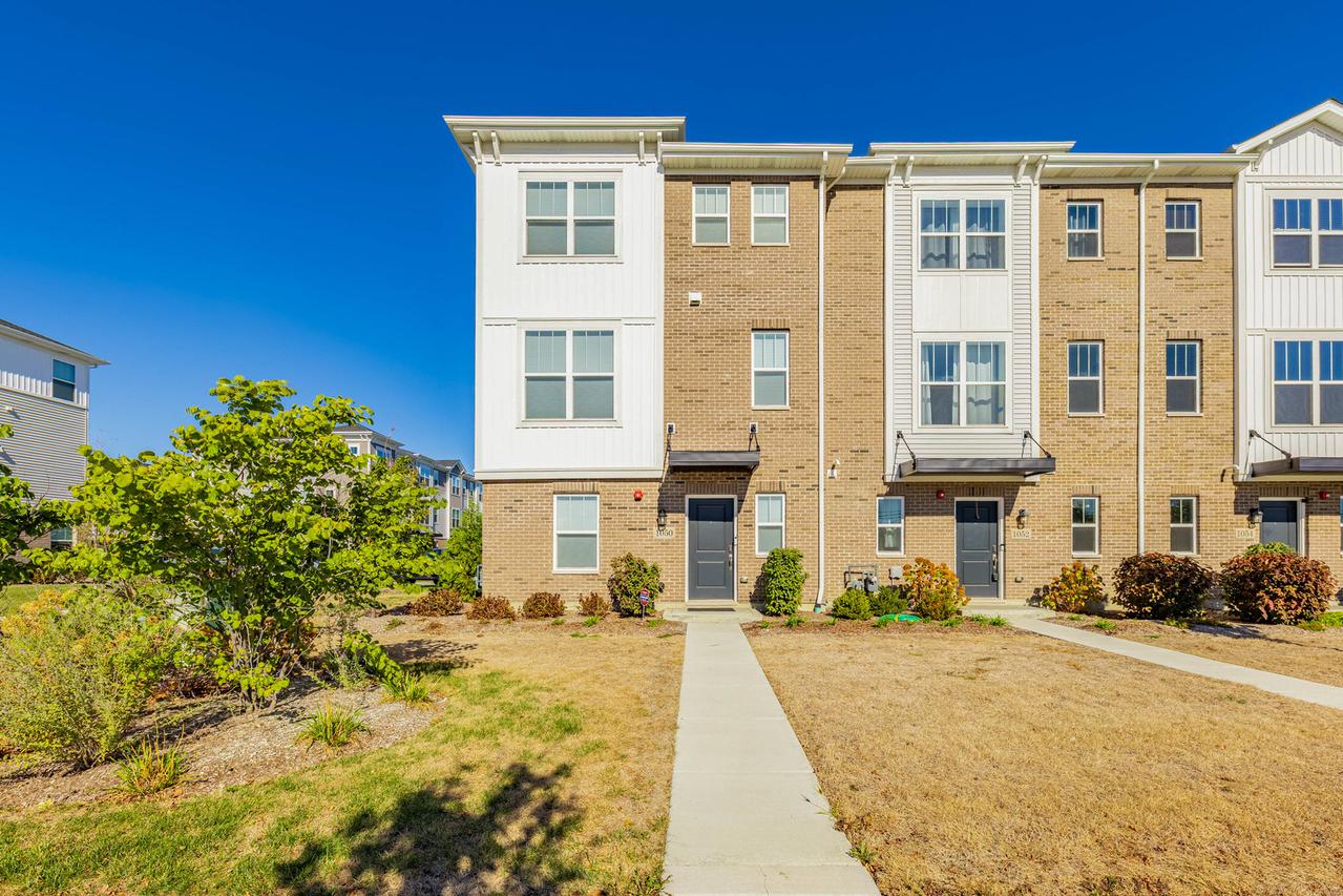 1050 E Oakton St., Des Plaines, IL 60018