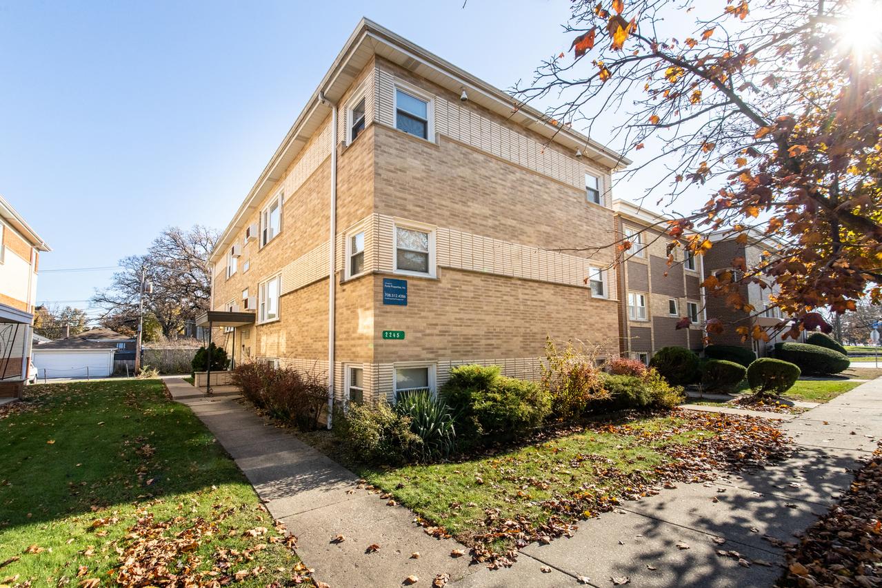 2245 Des Plaines Ave. #B, North Riverside, IL 60546