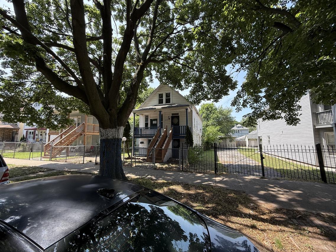 8324 S Kingston Ave., Chicago, IL 60617