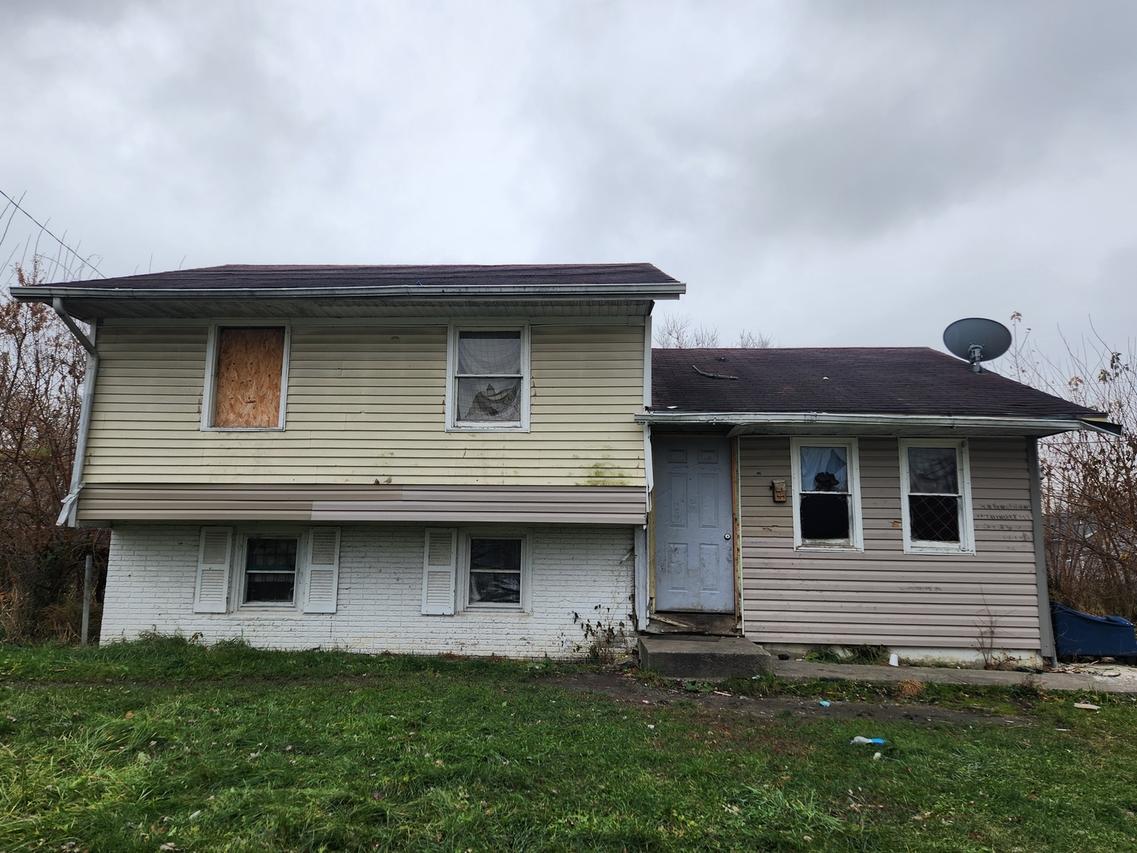 1517 Senator Ln., Ford Heights, IL 60411