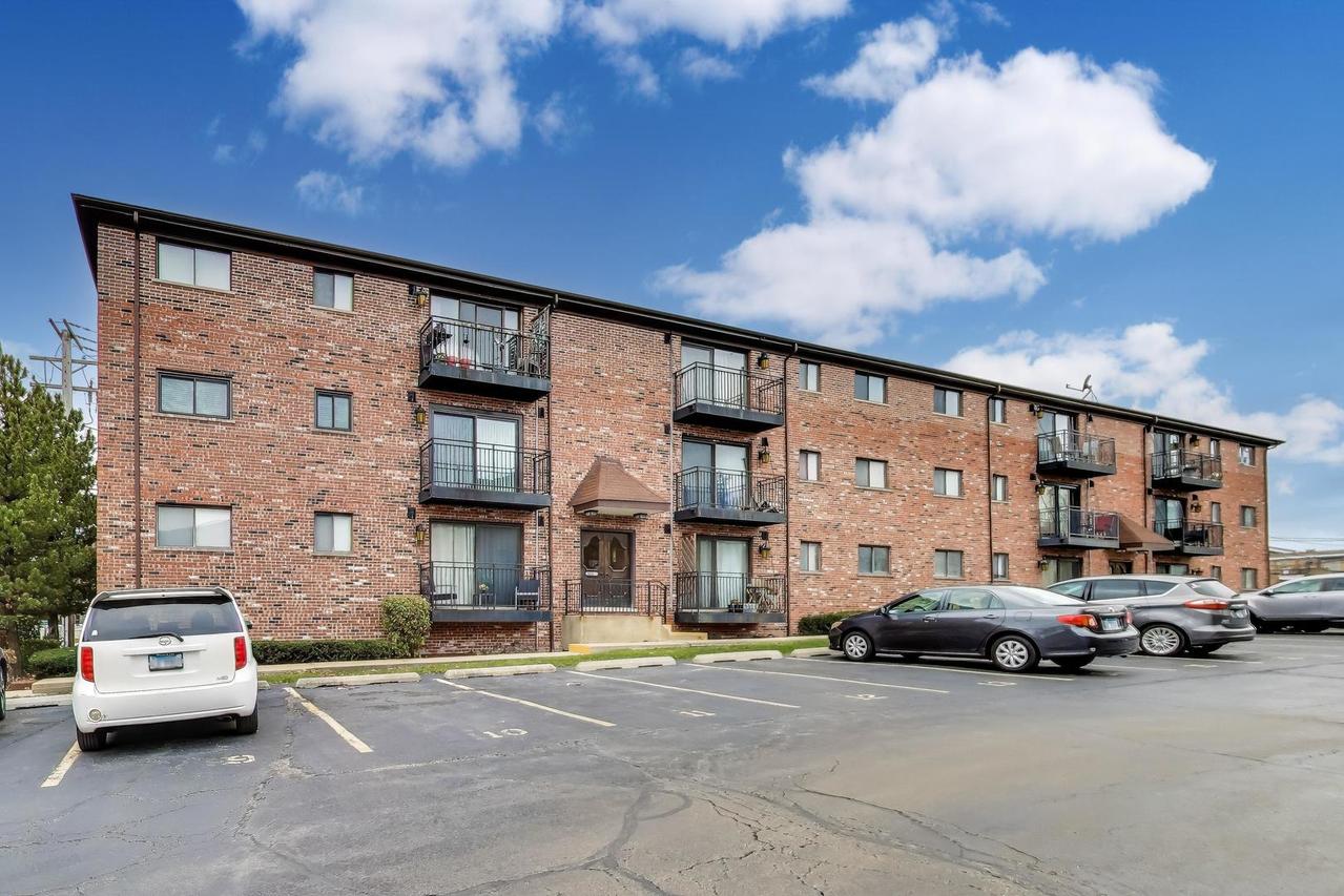 6820 W Raven St. #1B, Chicago, IL 60631