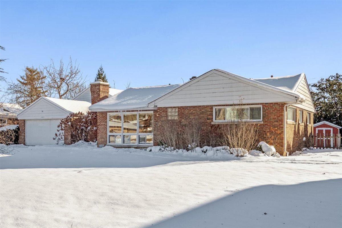 1821 George Ct., Glenview, IL 60025