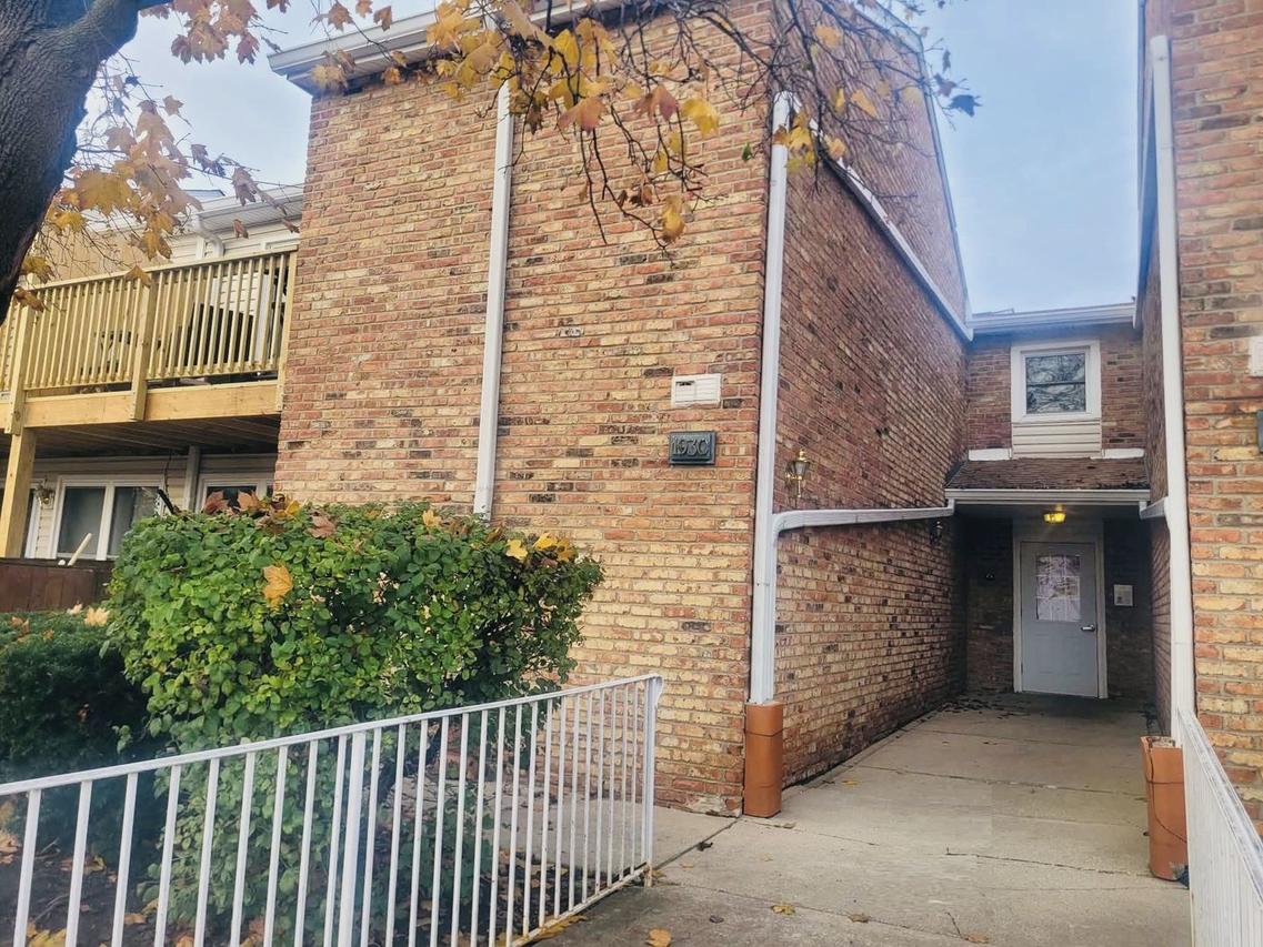 1930 Kenilworth Cir. #E, Hoffman Estates, IL 60169