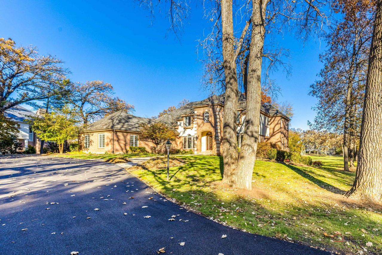 12 Riderwood Rd., North Barrington, IL 60010