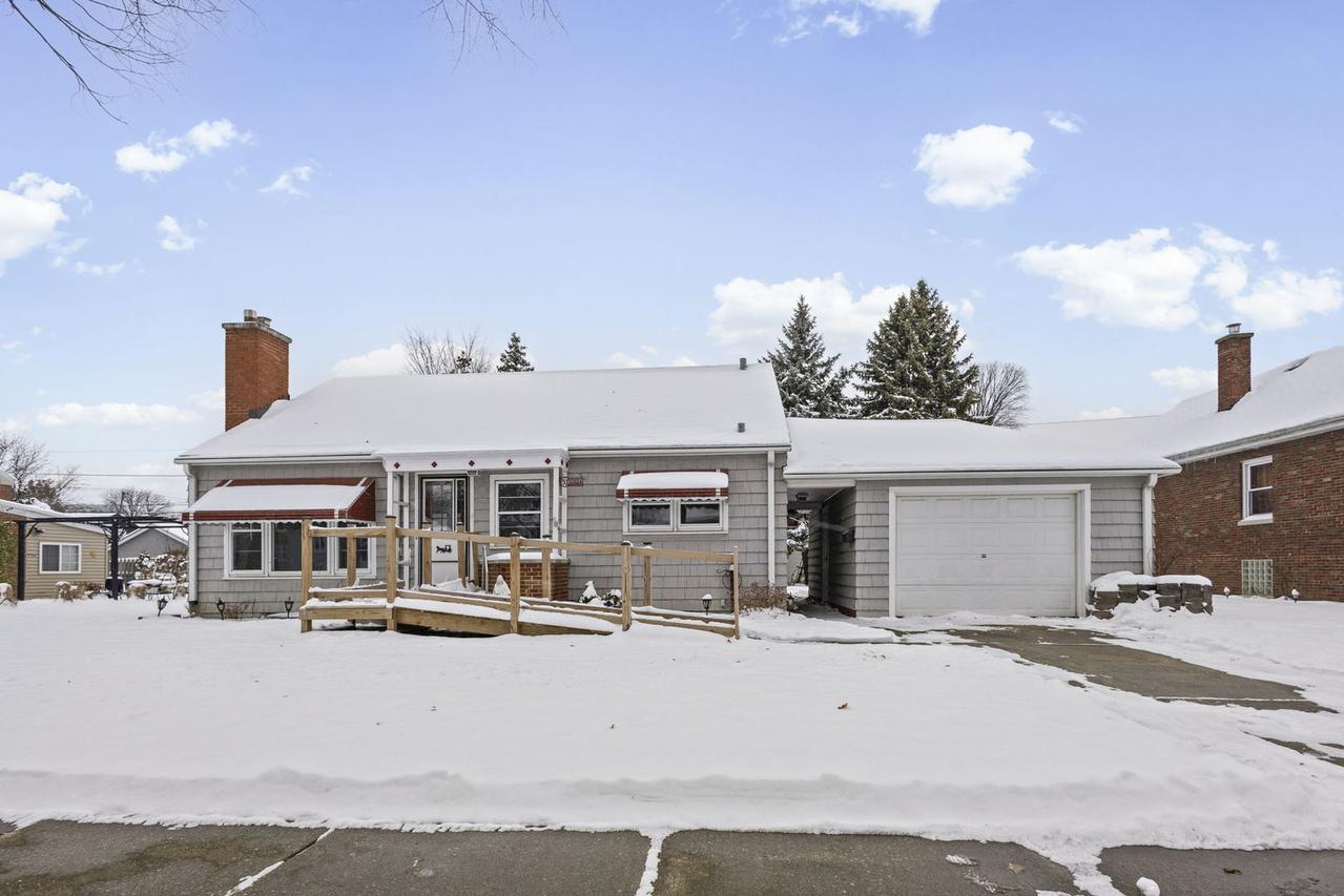 7824 W 66th Pl., Bedford Park, IL 60501