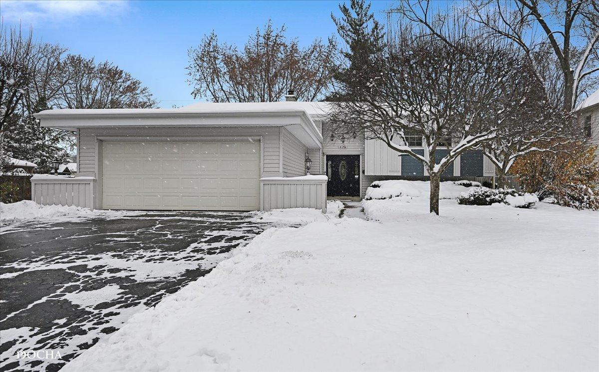425 W Gartner Rd., Naperville, IL 60540