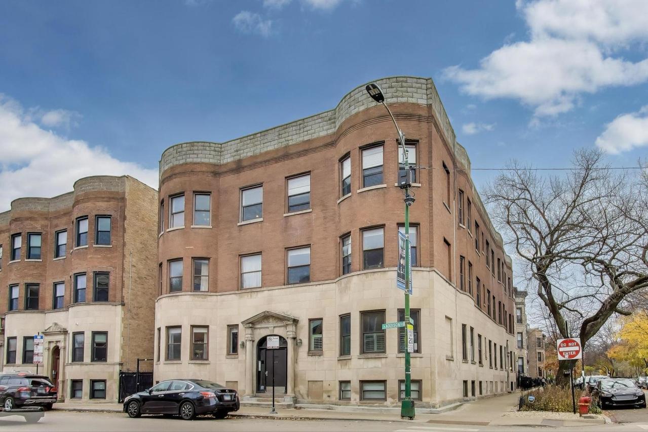 921 W Addison St. #3B, Chicago, IL 60613