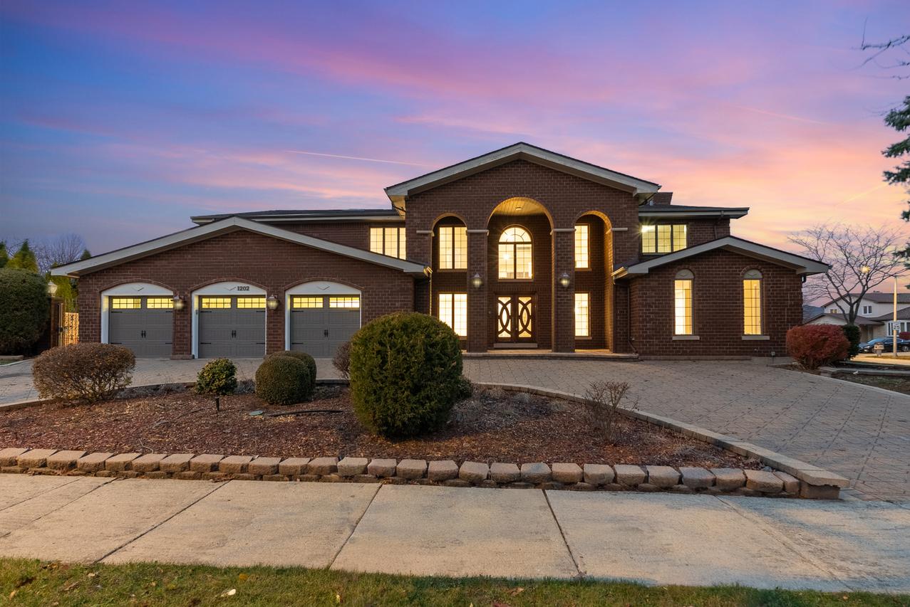 1202 W Surrey Rd., Addison, IL 60101