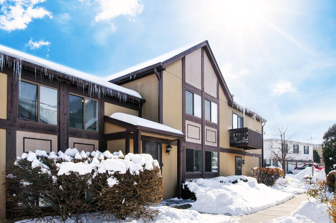 1342 Inverrary Ln., Palatine, IL 60074