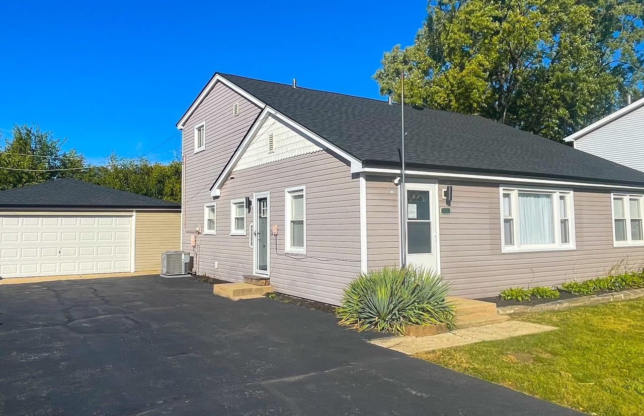 8738 Newland Ave., Oak Lawn, IL 60453