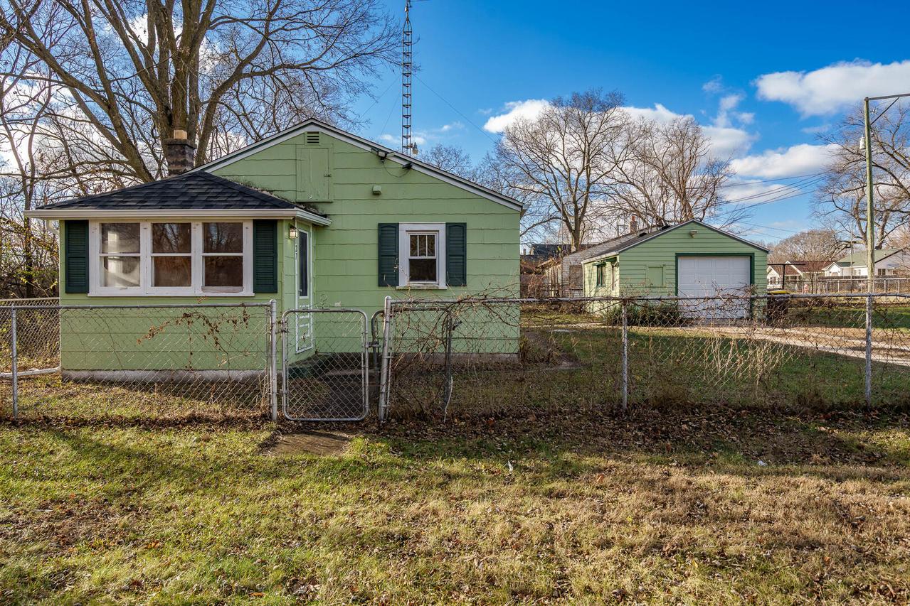 827 Sawyer Rd., Rockford, IL 61109