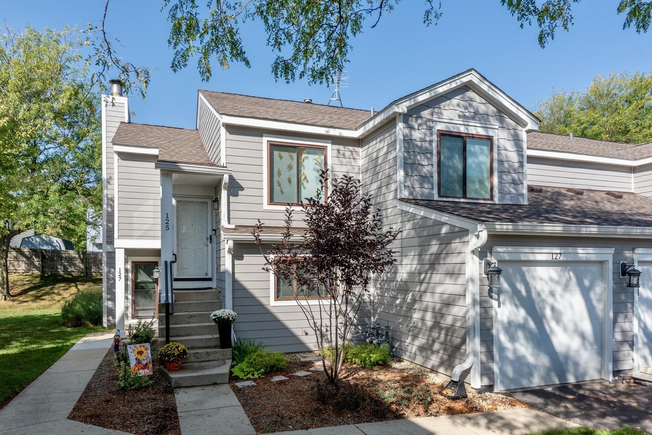125 Manchester Ct., Schaumburg, IL 60193