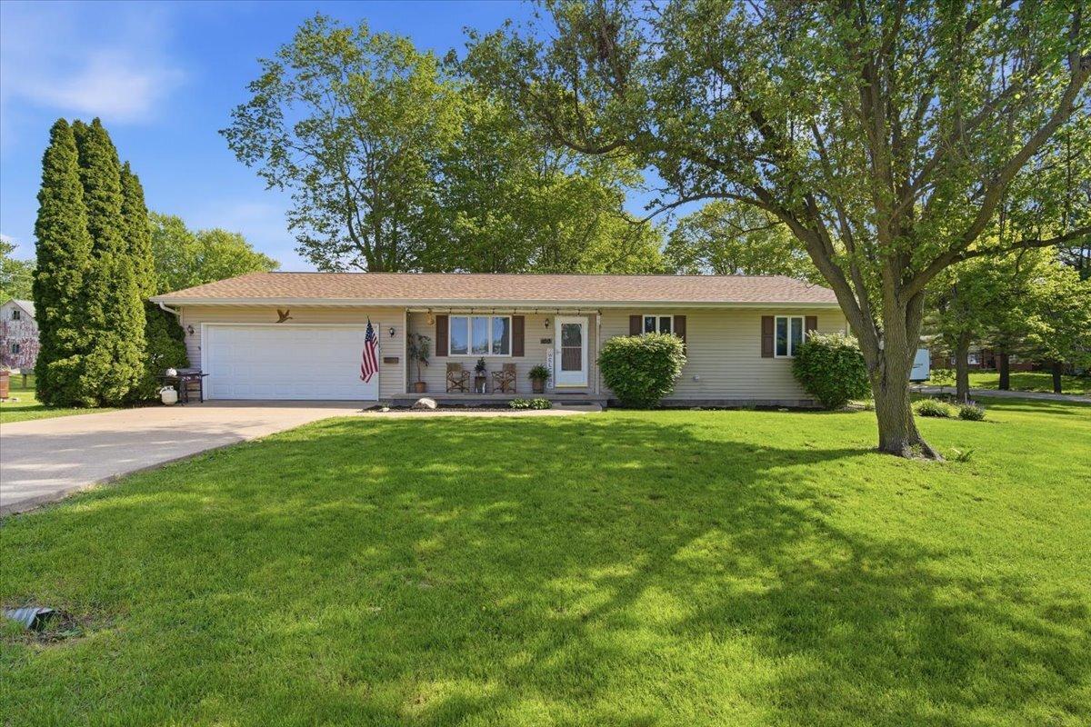 100 W Kentucky Ave., Chenoa, IL 61726