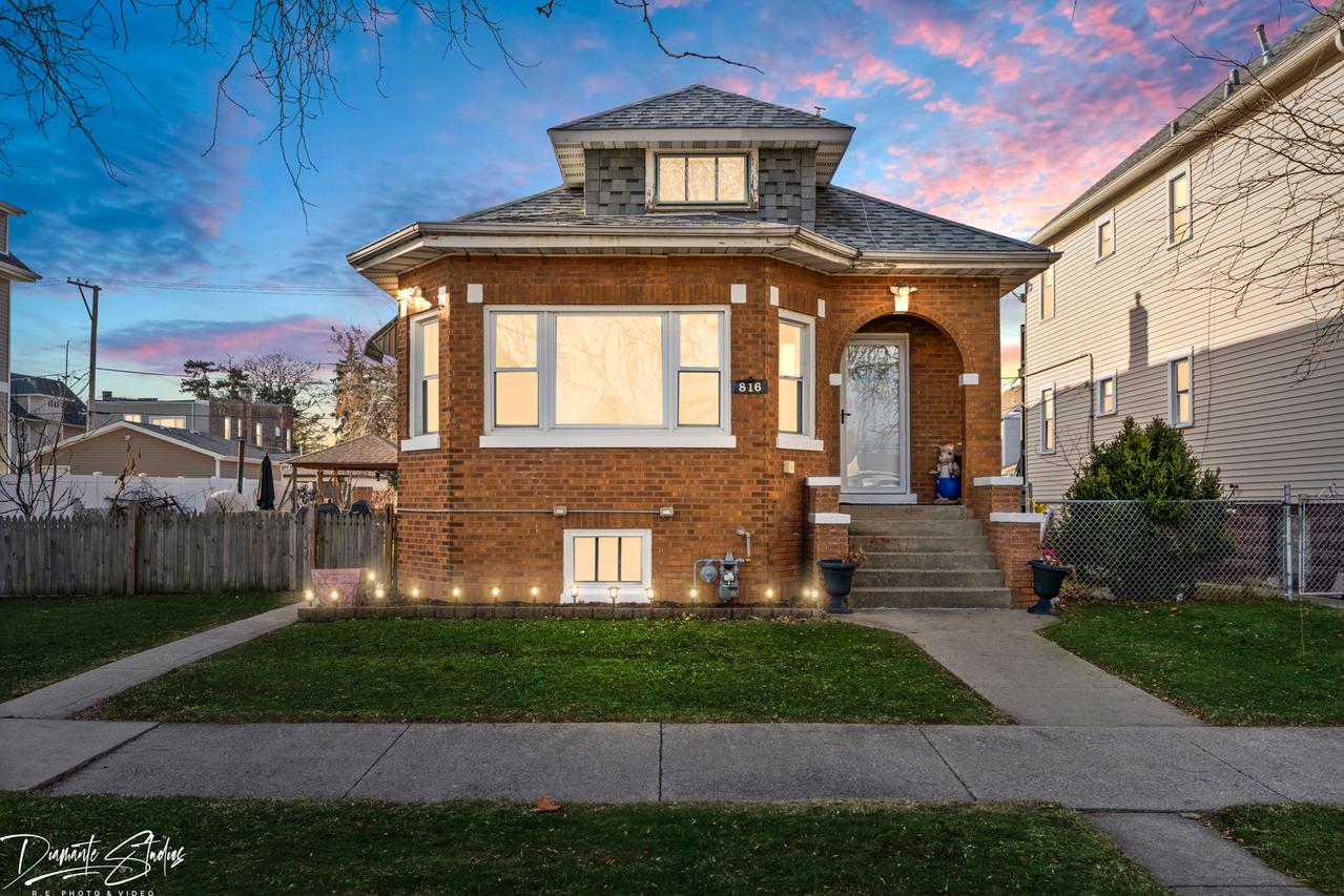 816 S 14th Ave., Maywood, IL 60153