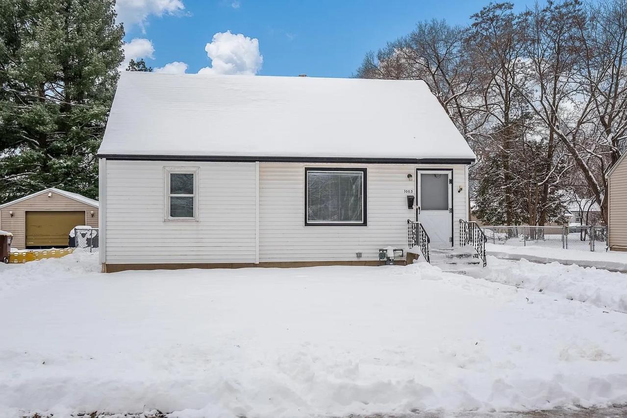 1003 E Hosmer St., Loves Park, IL 61111