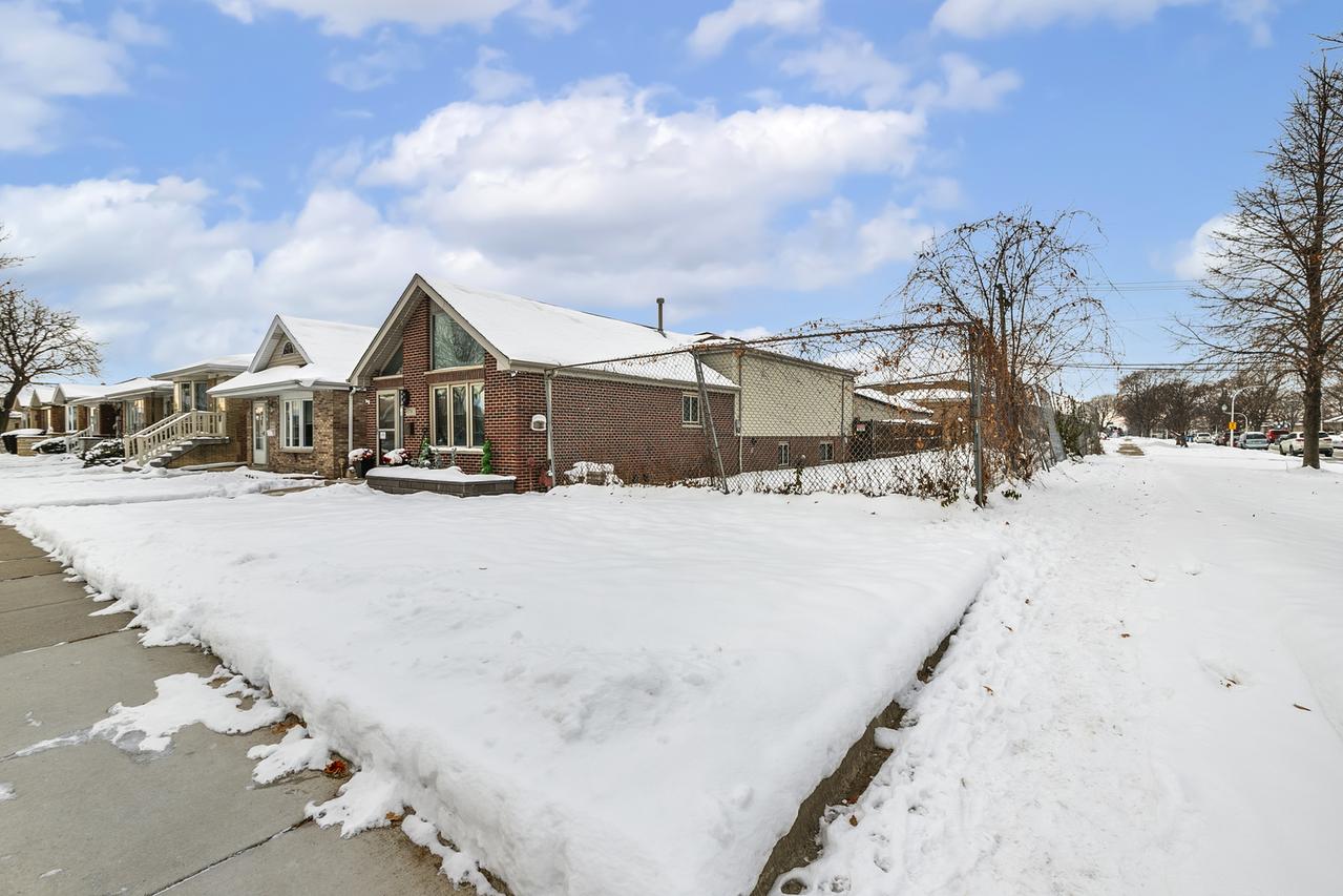 6334 S Austin Ave., Chicago, IL 60638