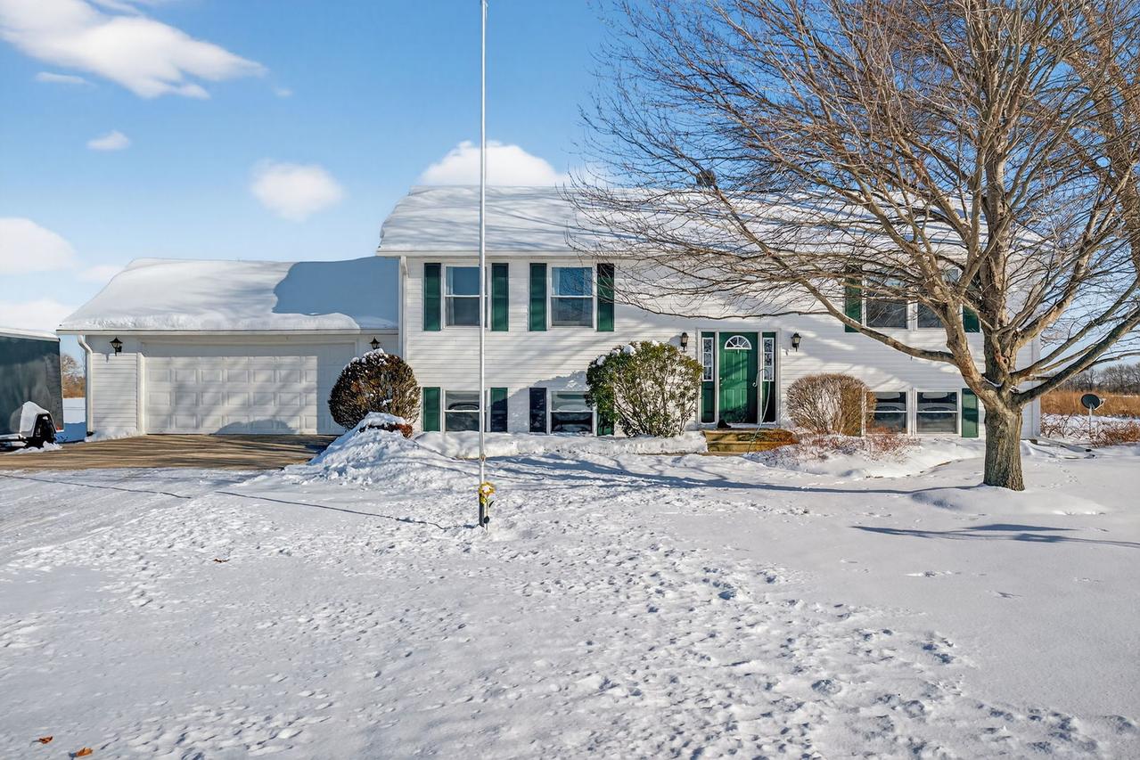 2420 N Dwight Rd., Morris, IL 60450