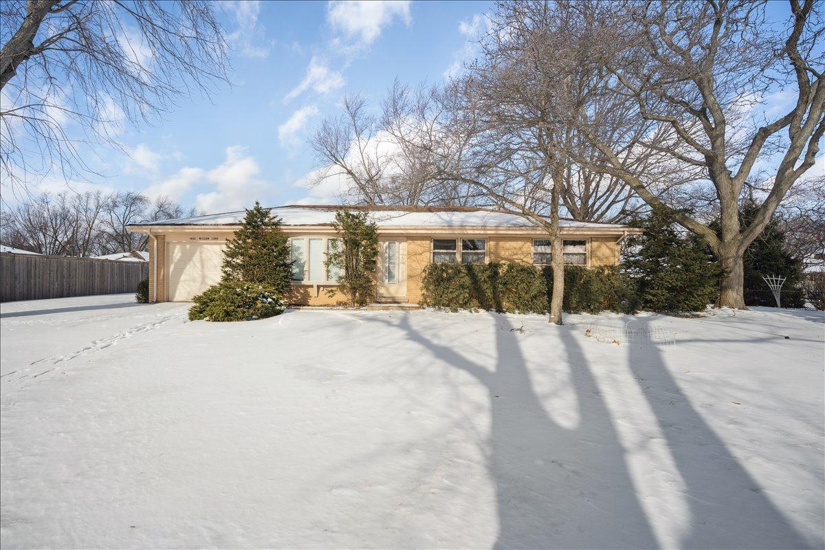 1402 W Willow Ln., Mount Prospect, IL 60056