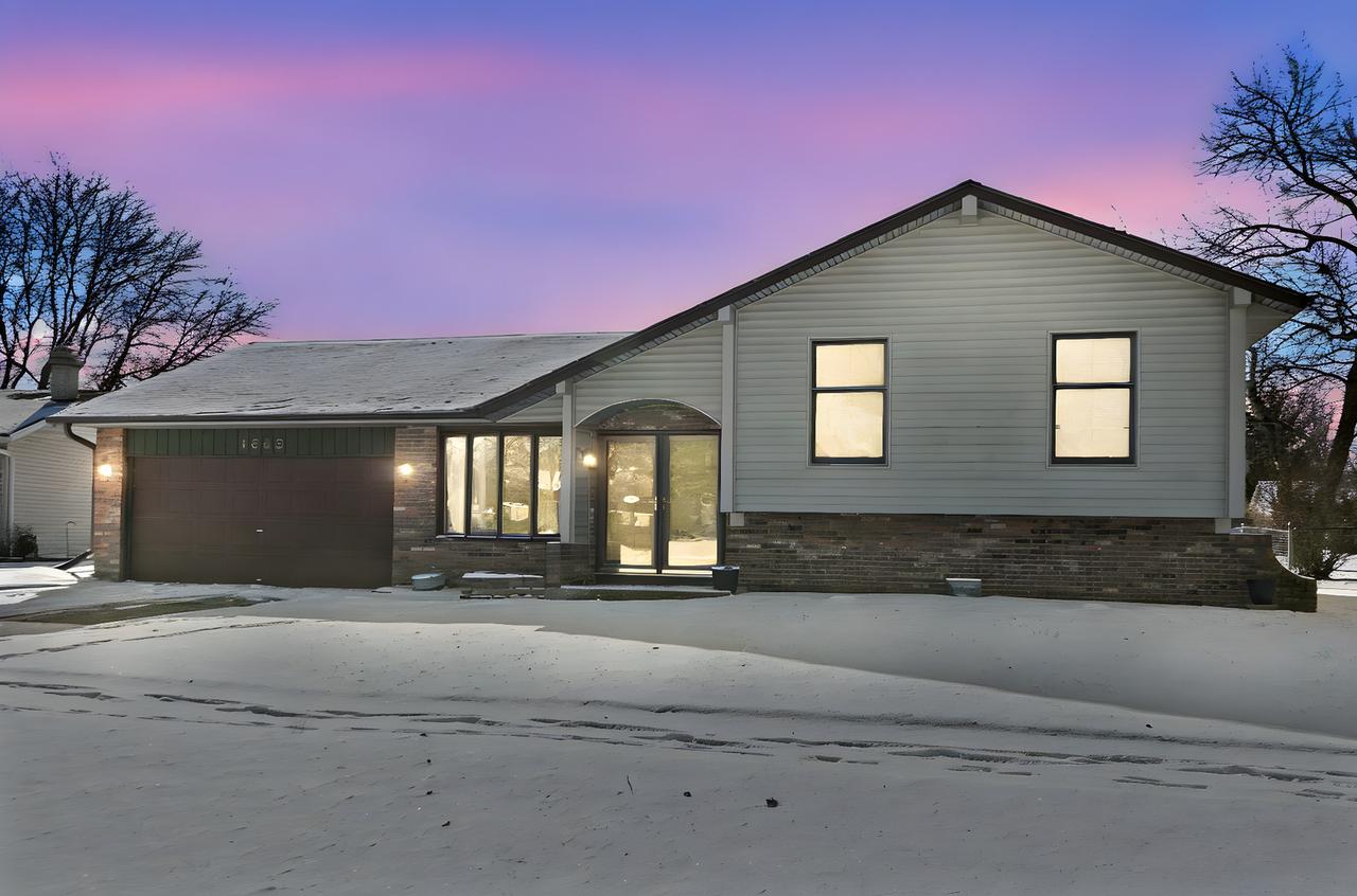 1345 S Madlock Ct., Elgin, IL 60123