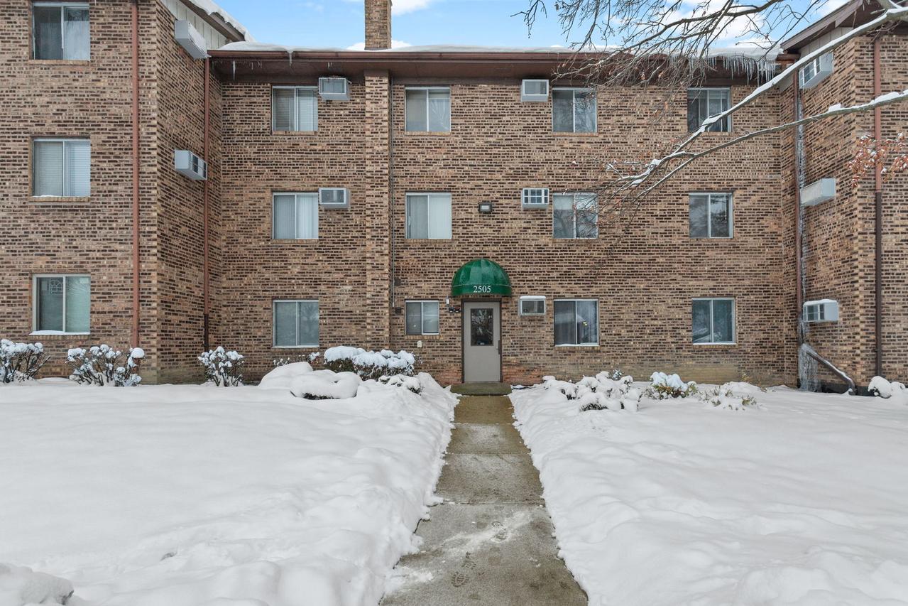 2505 Spring St. #3304, Woodridge, IL 60517