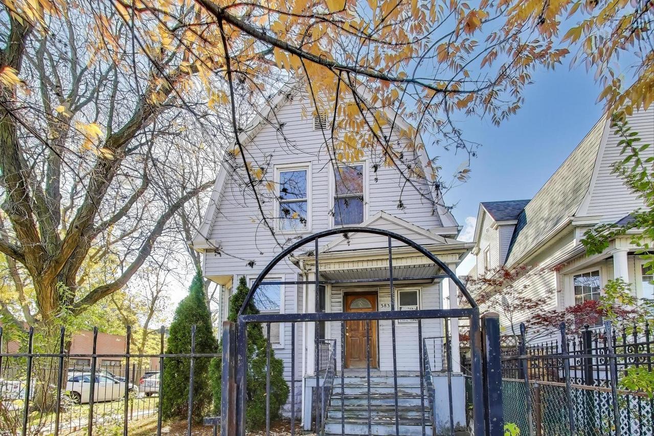 3835 W Montrose Ave., Chicago, IL 60618