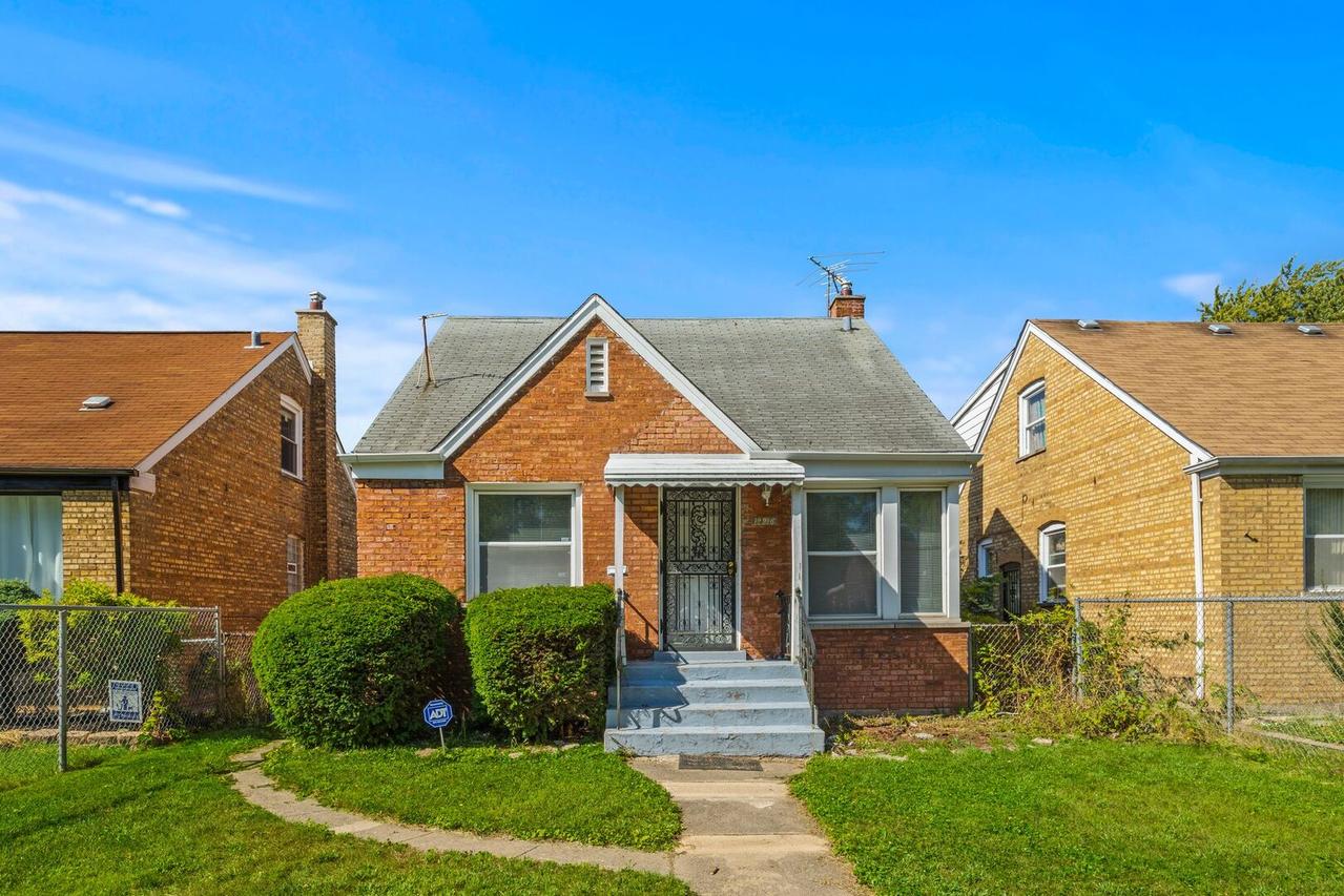 12216 S Carpenter St., Chicago, IL 60643
