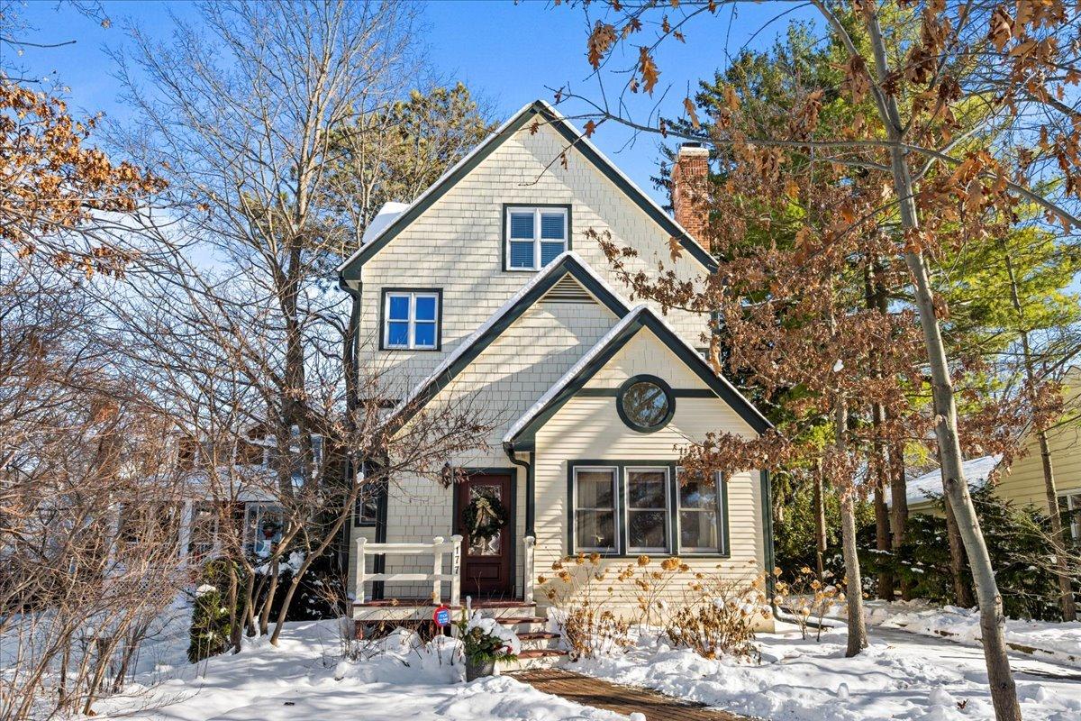 177 Washington Rd., Lake Forest, IL 60045