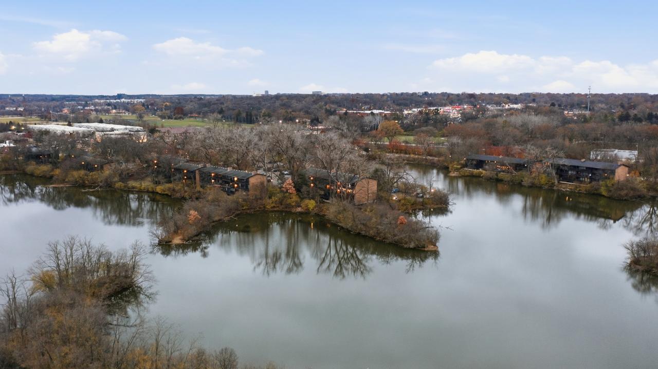 5512 E Lake Dr. #C, Lisle, IL 60532