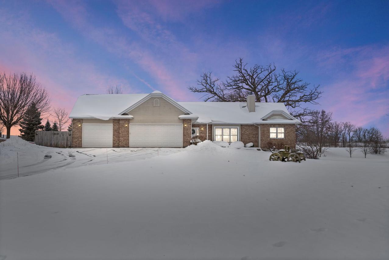 8207 Squirrel Dr., Spring Grove, IL 60081