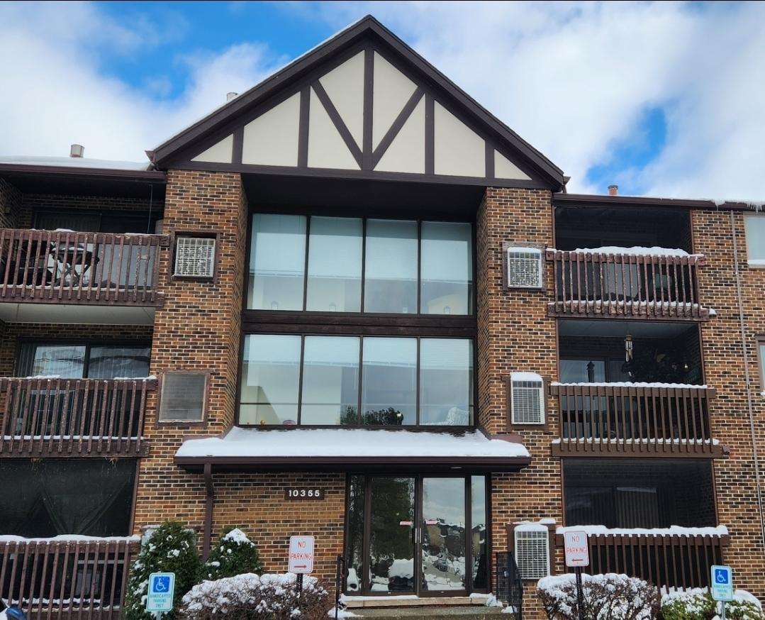 10355 Menard Ave. #210, Oak Lawn, IL 60453
