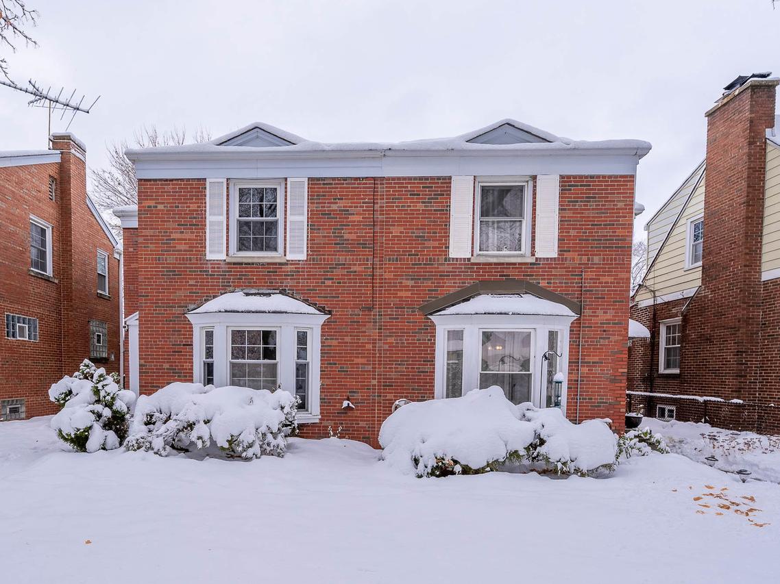 6704 Trumbull Ave., Lincolnwood, IL 60712