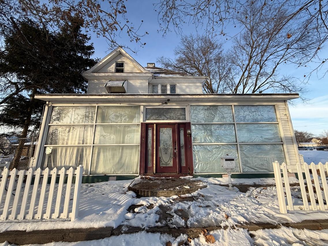 319 W Washington St., Clinton, IL 61727