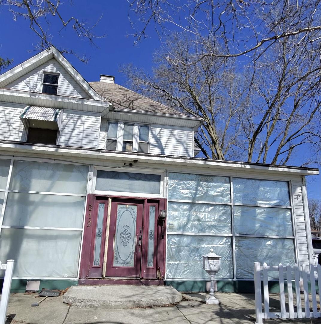 319 W Washington St., Clinton, IL 61727