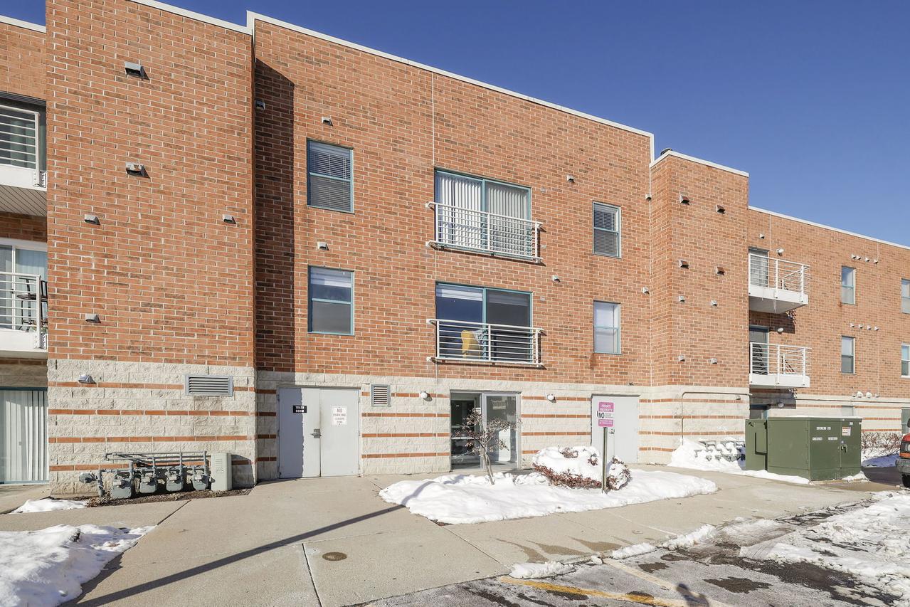 3255 Kirchoff Rd. #306, Rolling Meadows, IL 60008