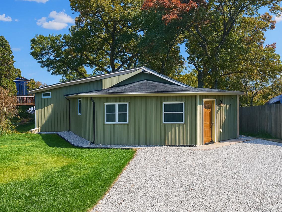 806 Peter St., Mchenry, IL 60051