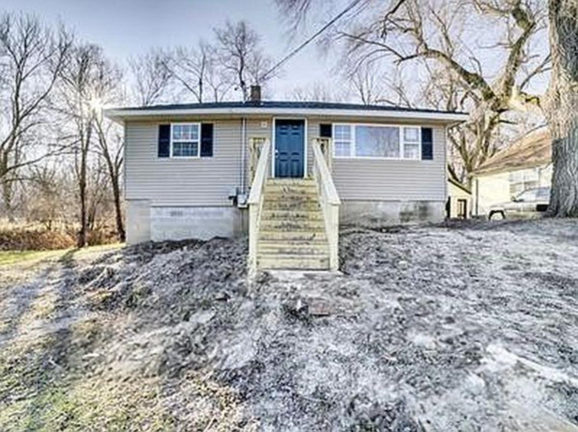 379 W North St., Watseka, IL 60970