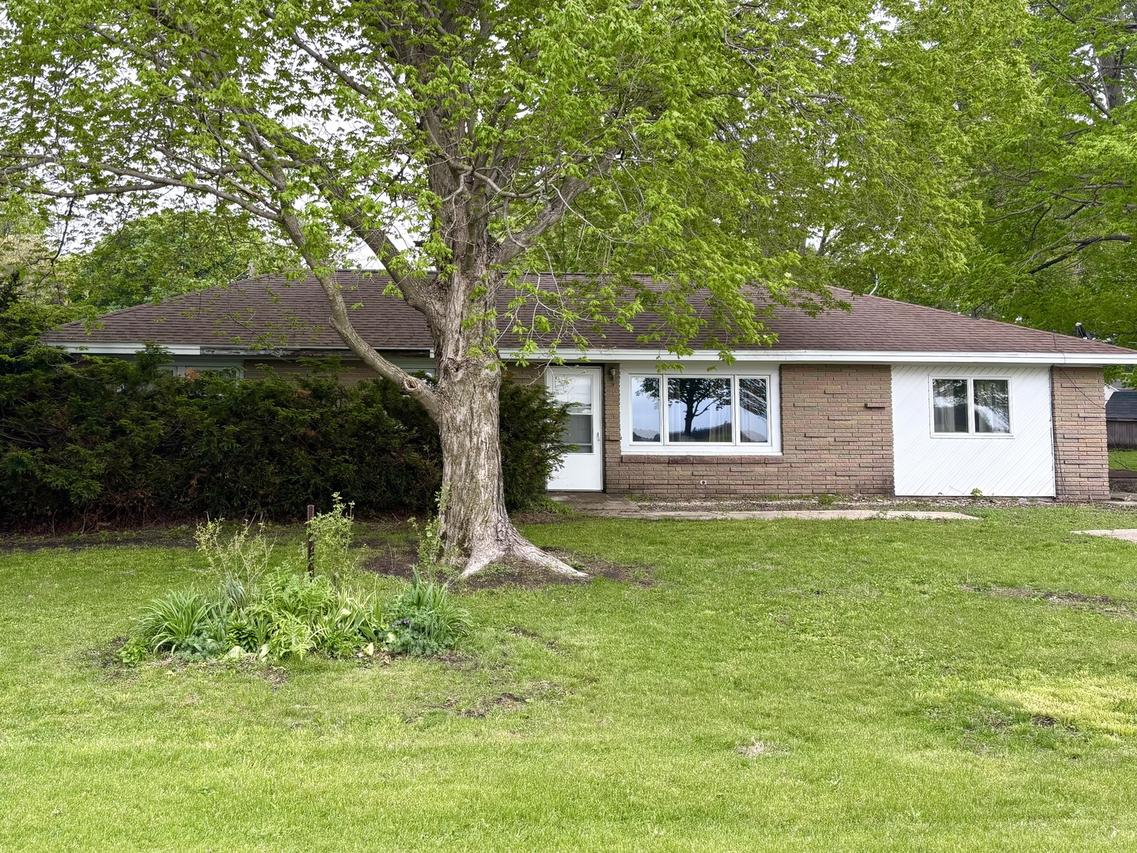 201 S Carson St., Long Point, IL 61333