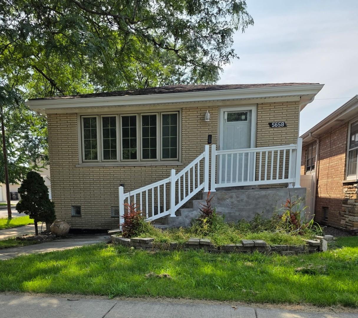 5658 S Austin Ave., Chicago, IL 60638