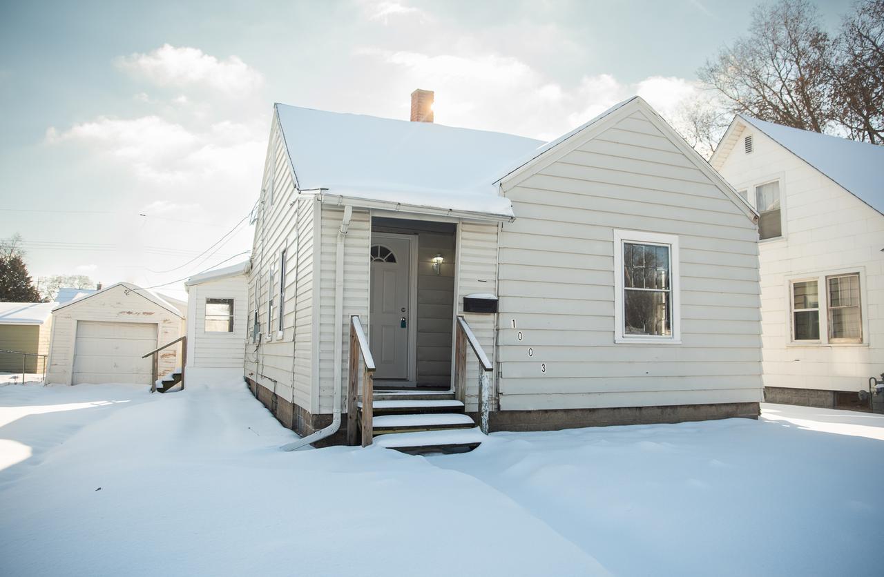 1003 W 7th St., Sterling, IL 61081