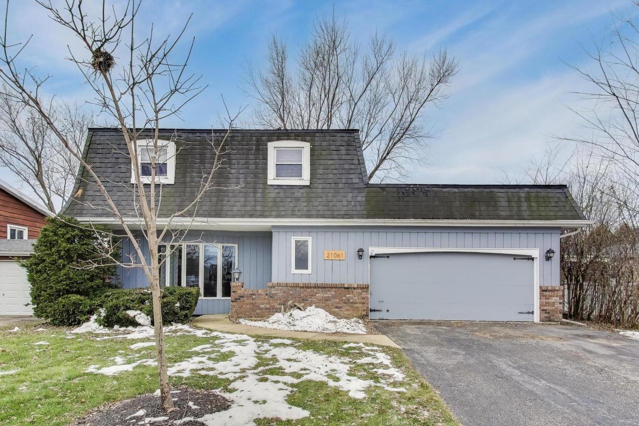 21061 W Marion Ave., Mundelein, IL 60060