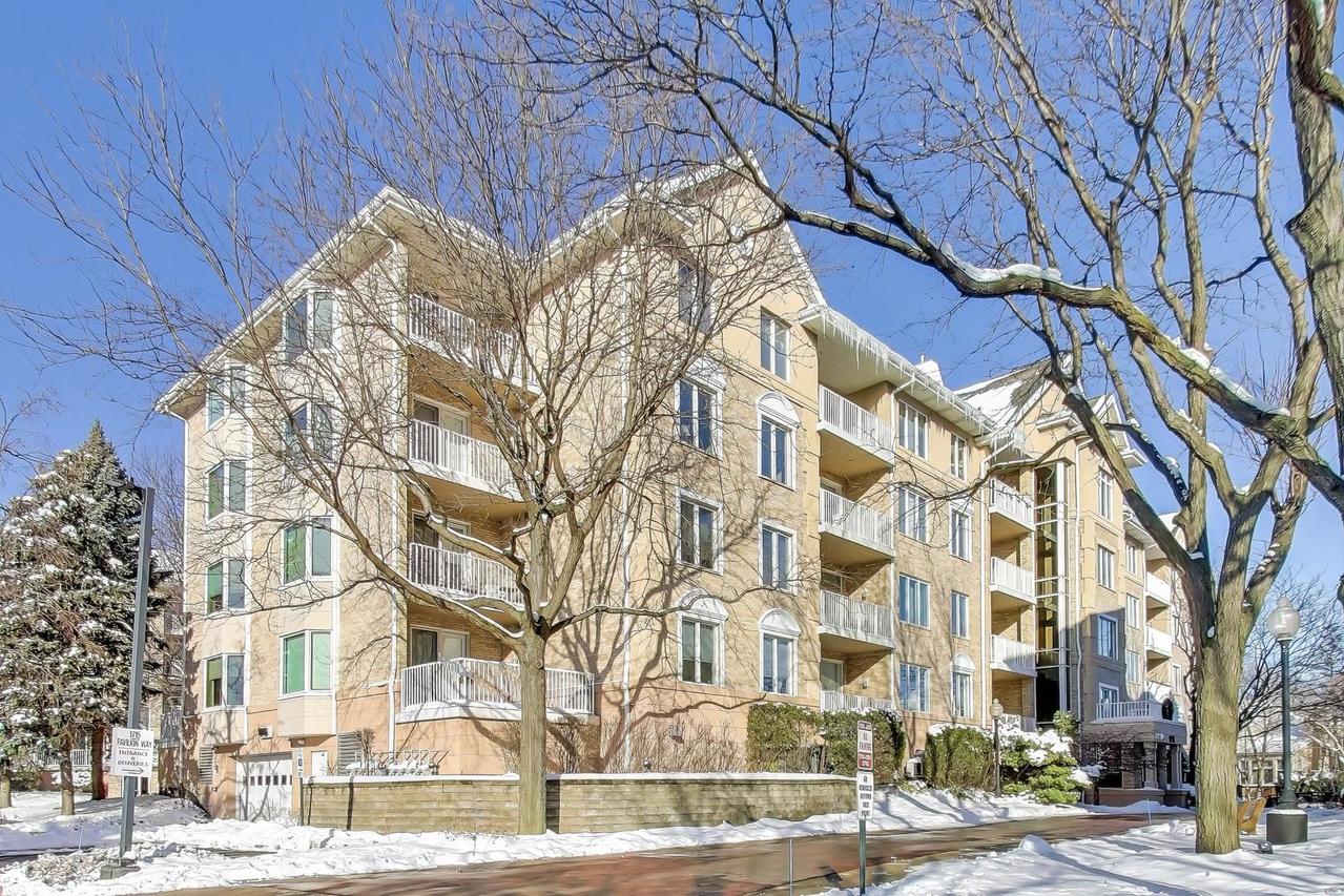 1715 Pavilion Way #206, Park Ridge, IL 60068
