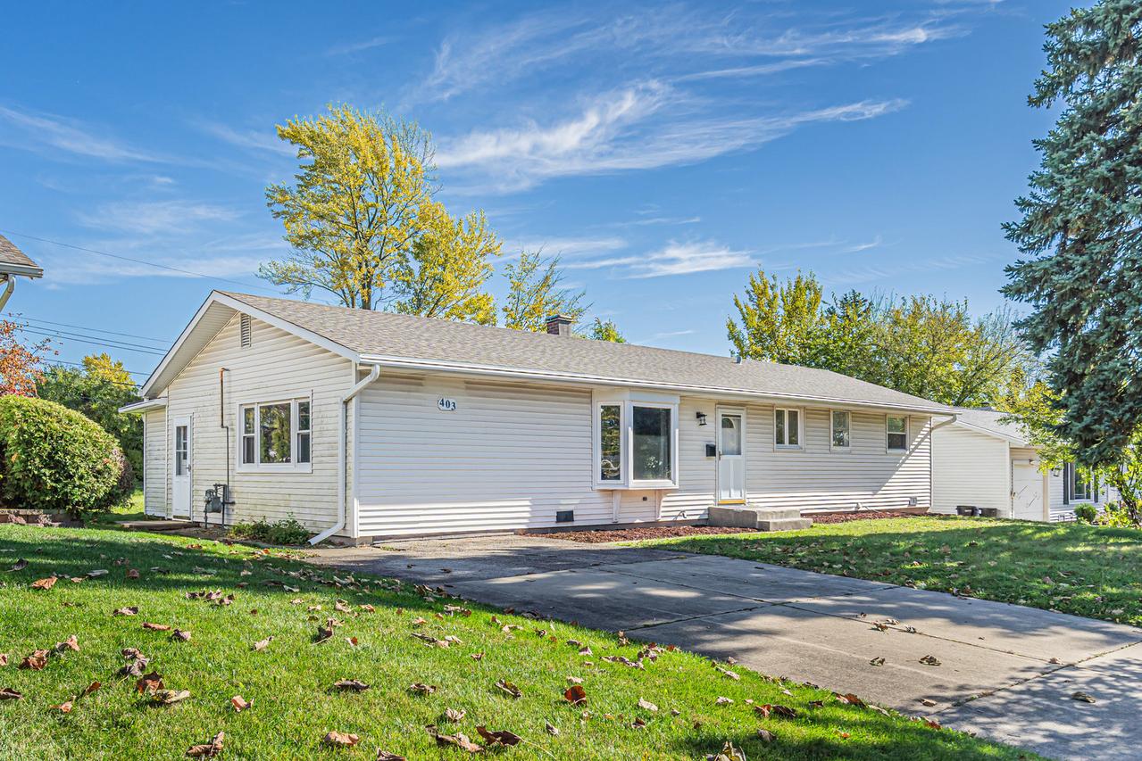 403 Arrowhead Tr., Carol Stream, IL 60188